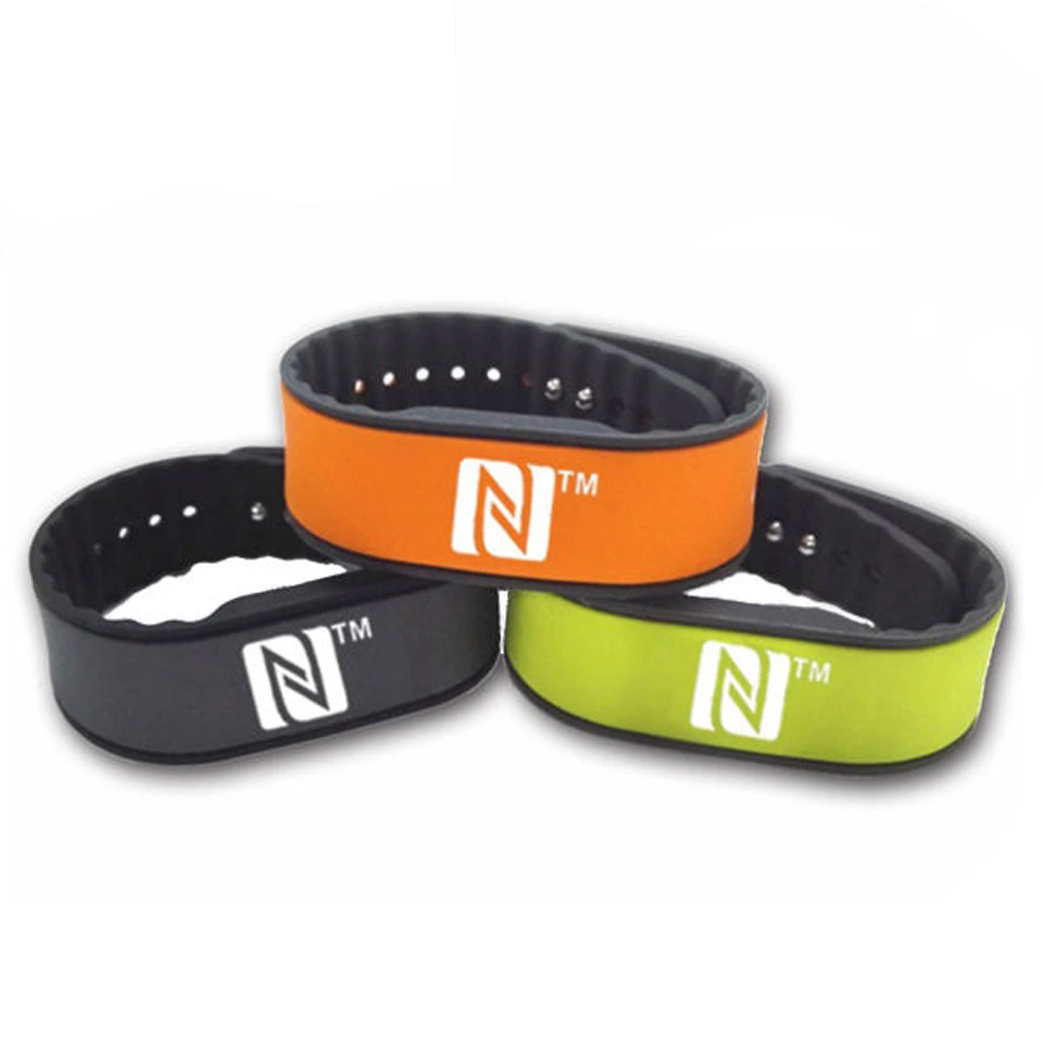 Fitness VIP club custom QR code print rfid silicone wristband 13.56mhz NFC silicone bracelet